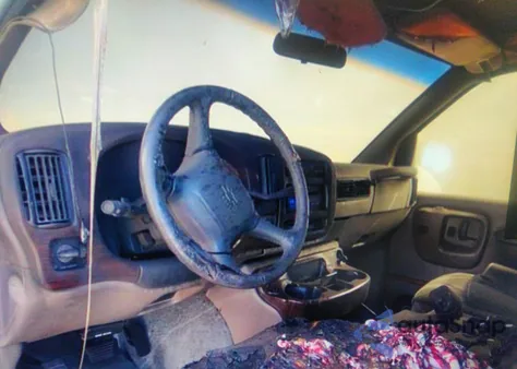 2000 Chevrolet Express Upfitter Pk. from USA, damaged, VIN 1GBFG15R5Y1269883